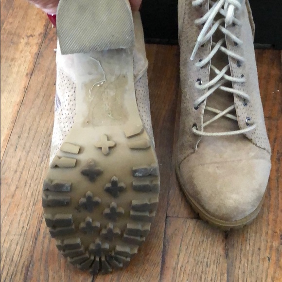 Report boots! - Picture 2 of 3